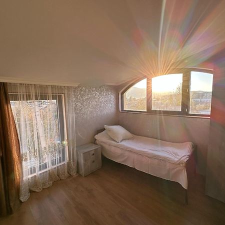 Family Hotel Gori Luaran gambar