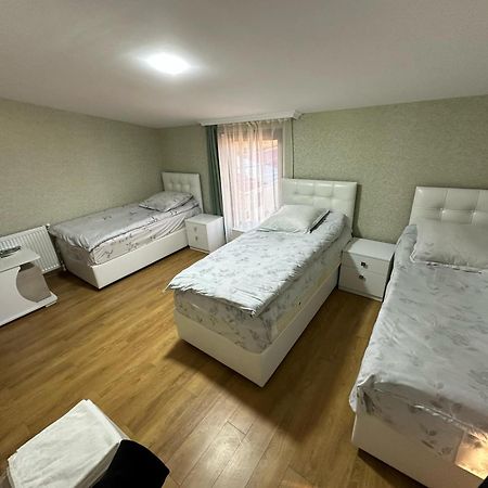 Family Hotel Gori Luaran gambar