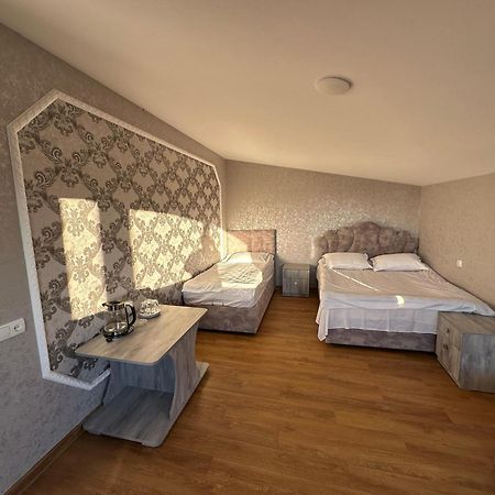 Family Hotel Gori Luaran gambar