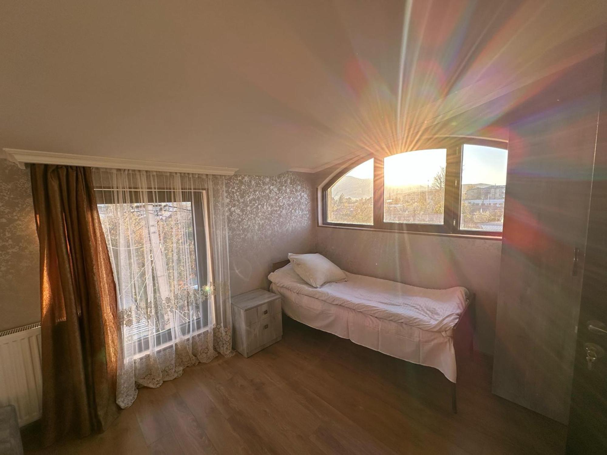 Family Hotel Gori Luaran gambar