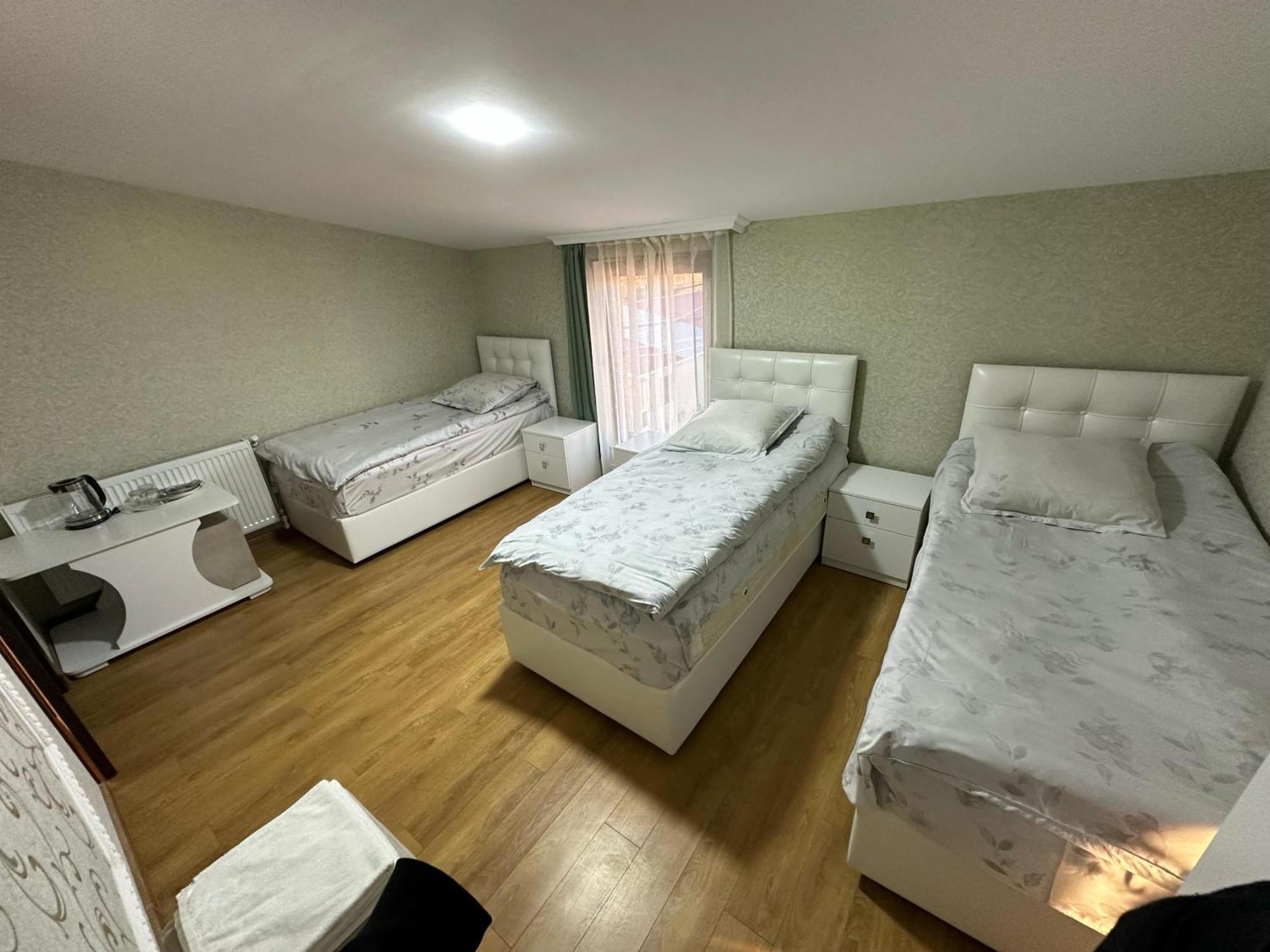 Family Hotel Gori Luaran gambar